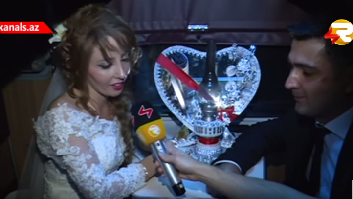 В Азербайджане жених и невеста приехали на поезде - ВИДЕО